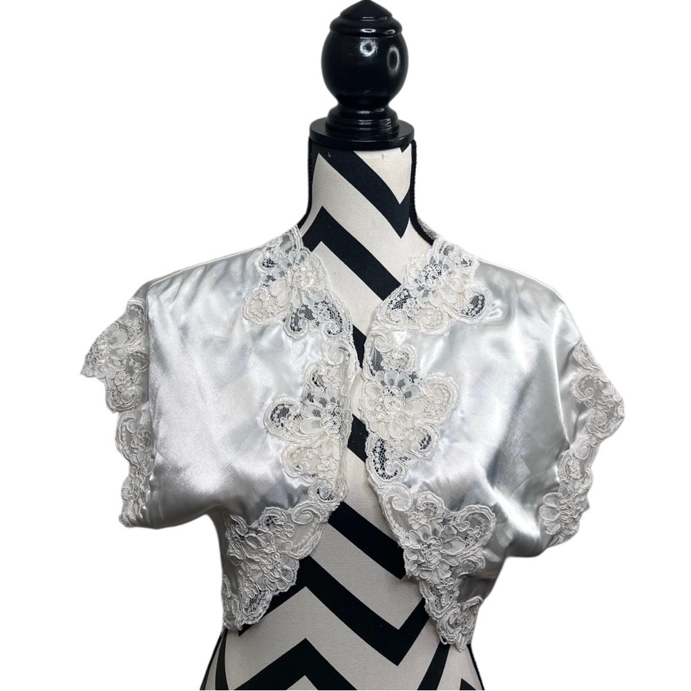 Vintage Jones New York Sz S Satin Lace Trim Ivory Open Front Top